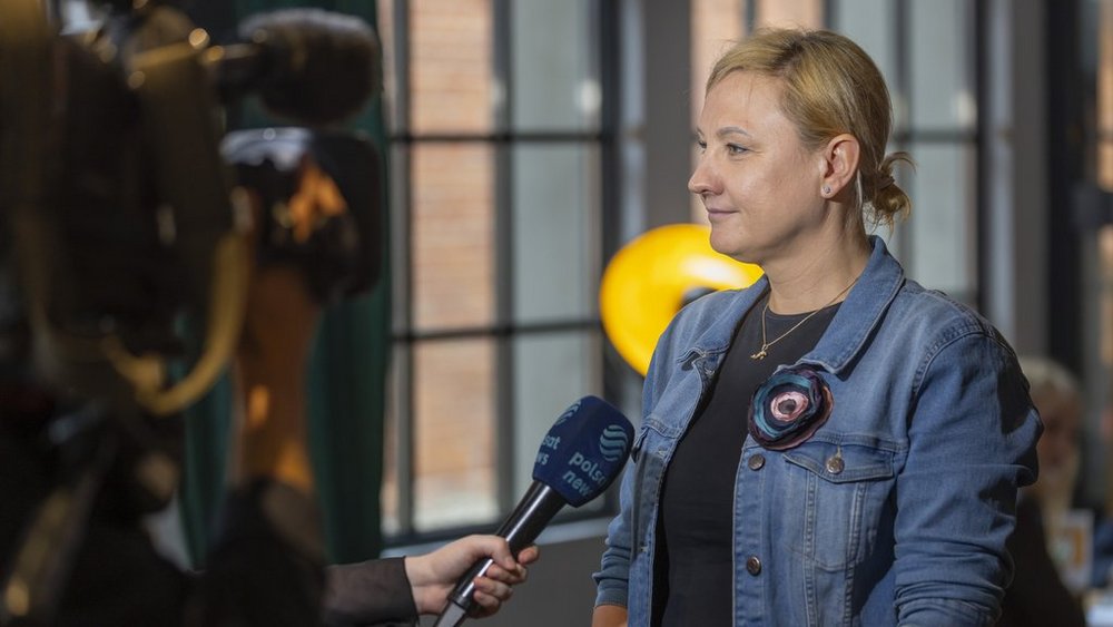 Dr Agata Włodarska-Frykowska (WSMiP) odpowiadająca na pytania dziennikarzy