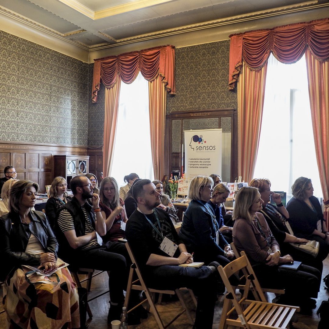 uczestnicy konferencji na sali