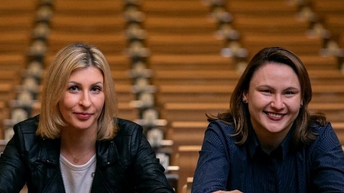 Dr Dominka Łukawska-Białogłowska i dr Ewa Urbaniak