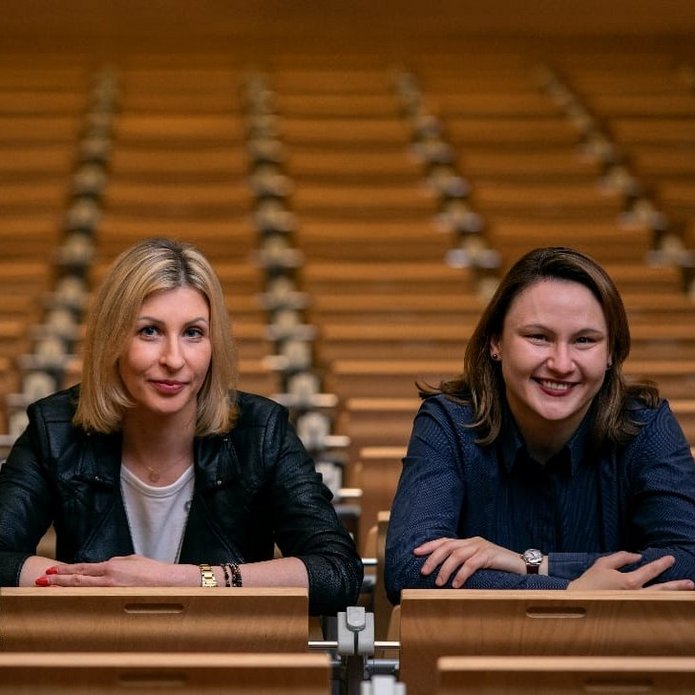 Dr Dominka Łukawska-Białogłowska i dr Ewa Urbaniak