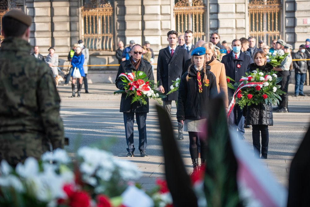Prorektor Zbigniew Kmieciak przed Grobem Nieznanego Żołnierza 11.11.2021
