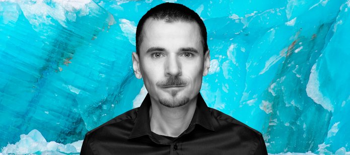 Prof. Krzysztof Pabis on the background of a uniform wall of glacial ice