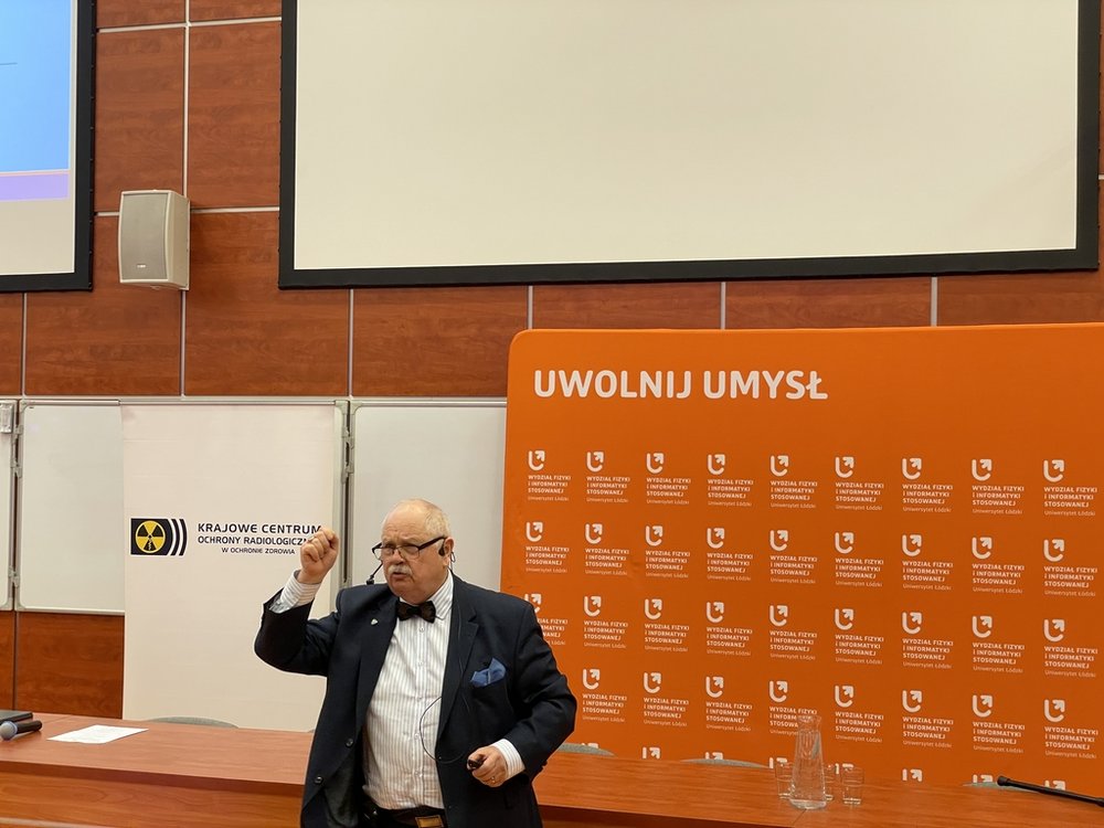 dr hab. S. Jednoróg