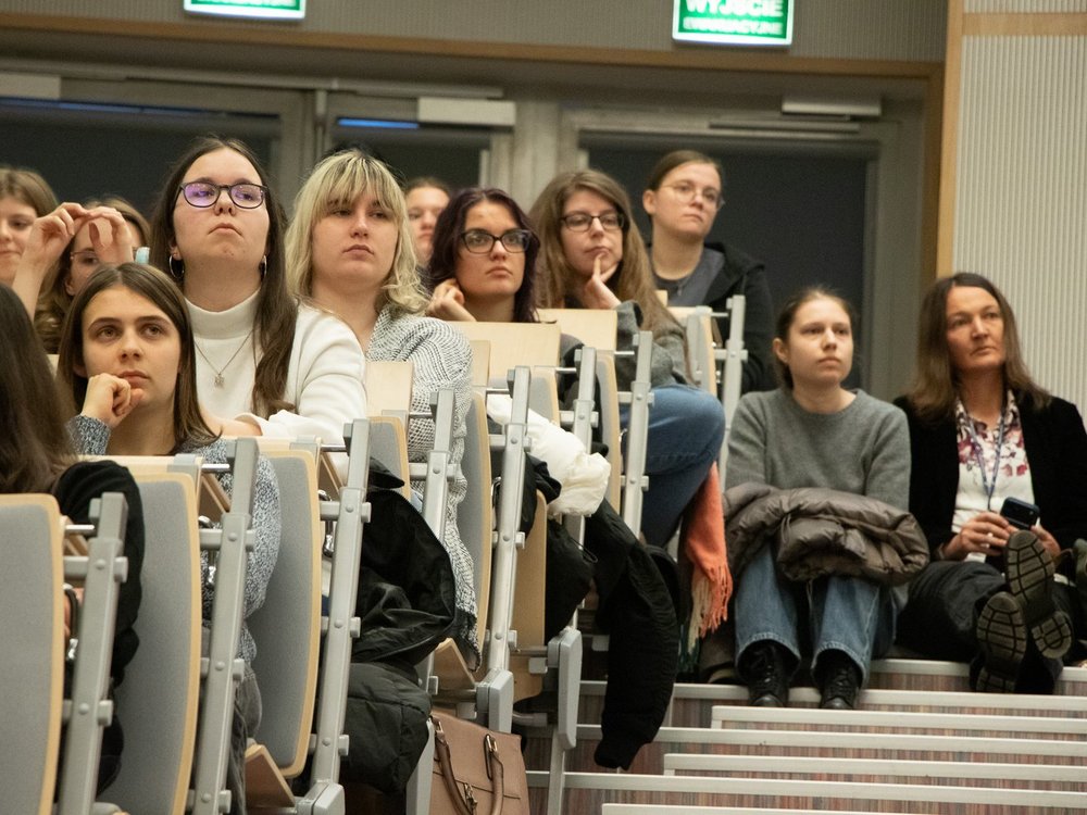 uczetsnicy spotkania z Piotrem Polkiem