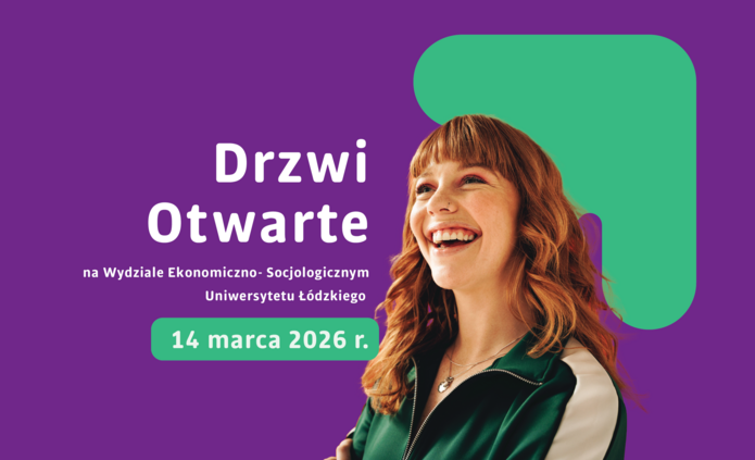 Napisz drzwi otwarte i uśmiechnięta dziewczyna