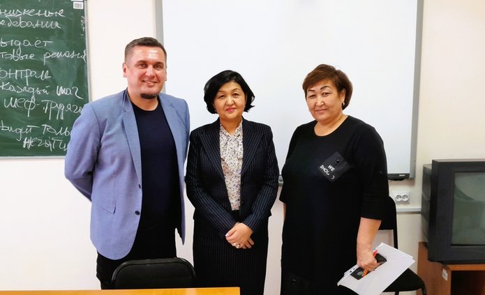 dr Doński-Lesiuk ze współpracowniczkami z Kazahstanu