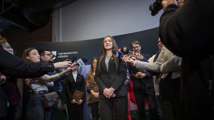 Wolontariuszka WOŚP podczas śniadania prasowego