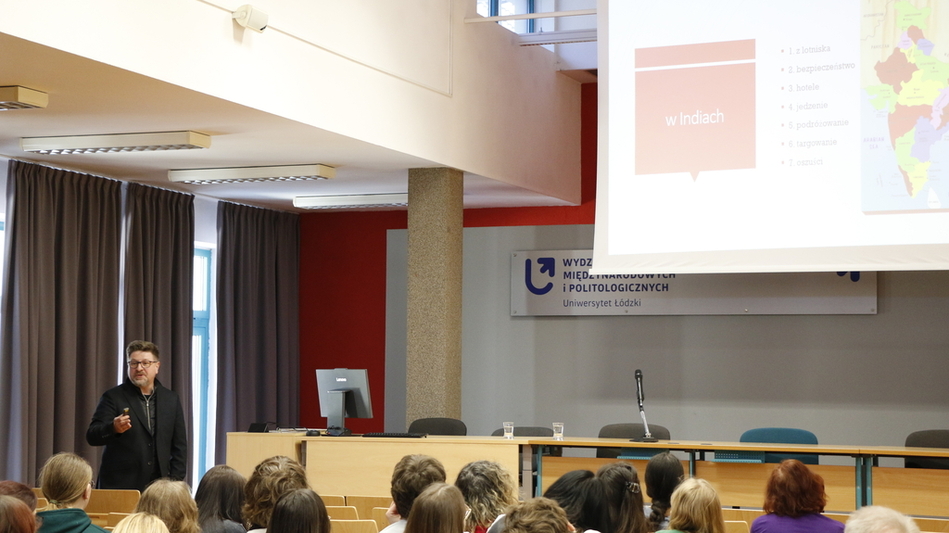 Prof. Grzegorz Bywalec giving a lecture