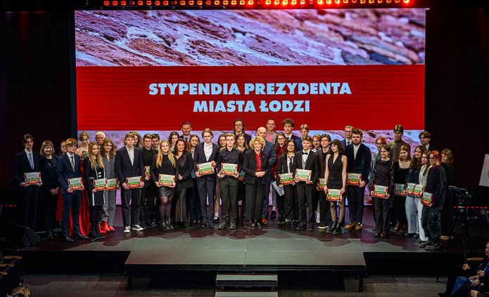 laureaci stypendiów obiecanych podczas gali