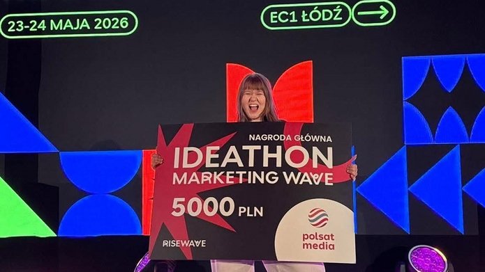 a photo of Julia Markowska with the prize
