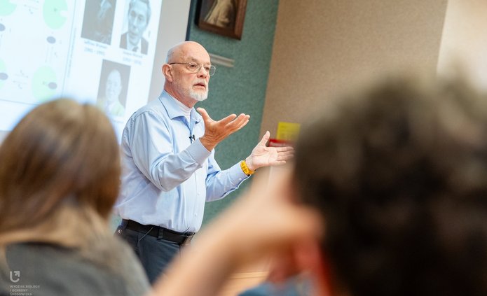 Prof. Derewenda delivering the lecture