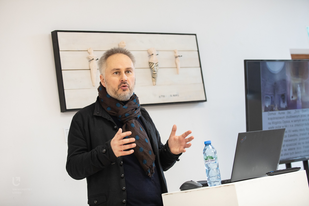 prowadzący spotkanie prowadzący spotkanie