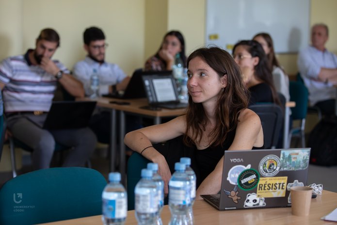 [Translate to English:] zdjęcie przedstawiające uczestników Summer School of Social Research Methods podczas obrad