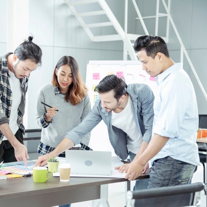 a decorative element: cooperating students