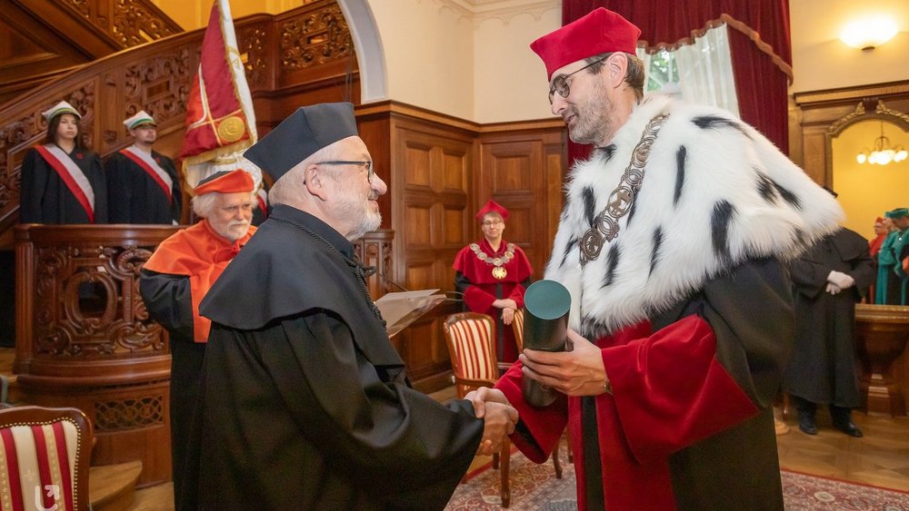 Zdjęcie z uroczystości wręczenia doktoratów po 50 latach 