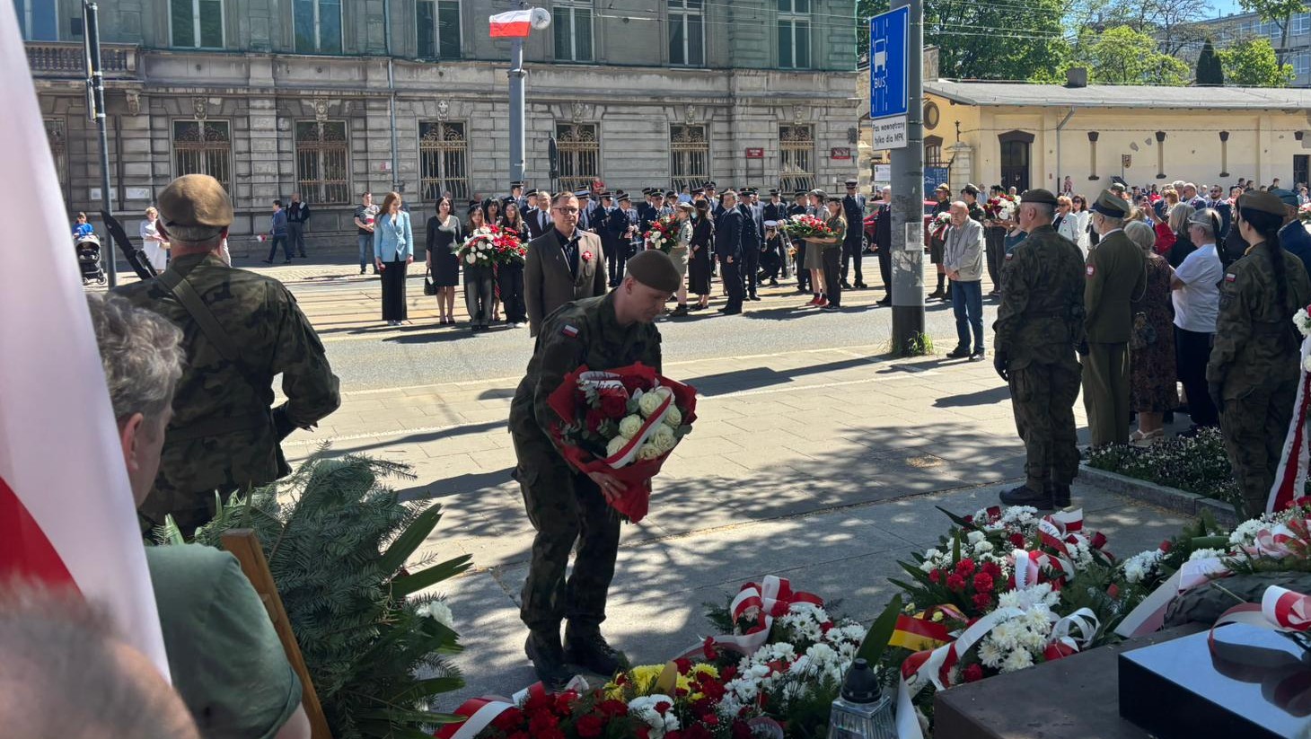 dr Wojciech Marciniak sklada kwiaty dr Wojciech Marciniak sklada kwiaty