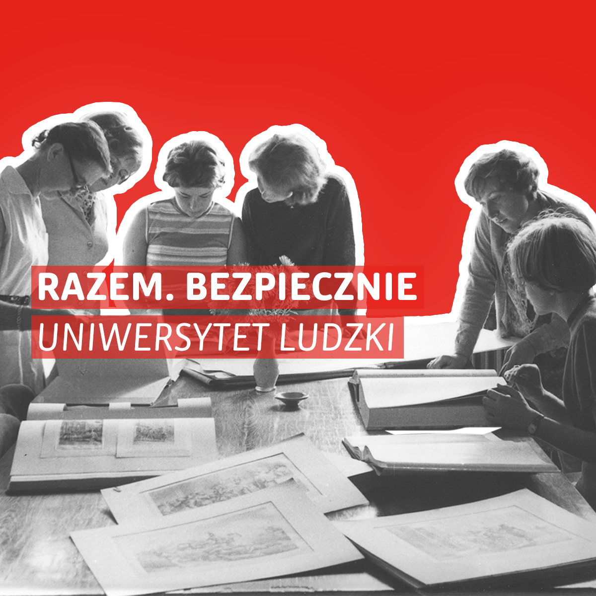 Zdjęcie kobiet na czerownym tle. Napis: Raze. Bezpiecznie. Uniwersytet Ludzki