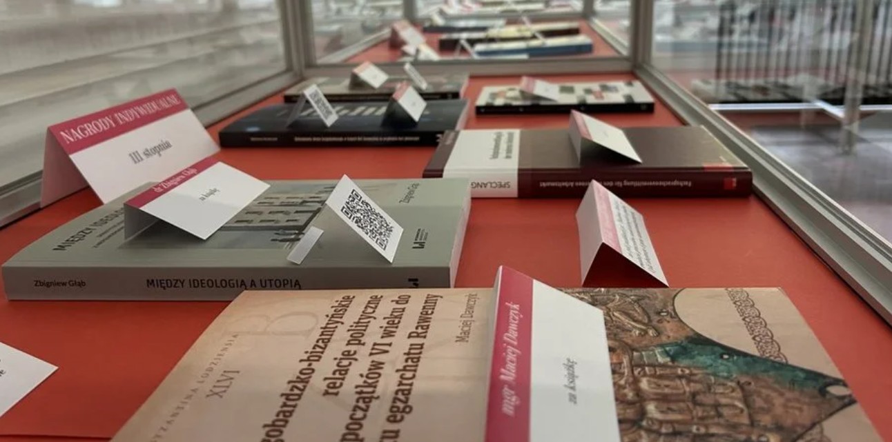 a decorative element - a display of books