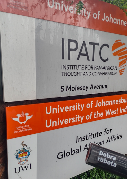 Szyld z informacją dotyczącą Uniwersytetu Johannesburgu/Signboard with information about the University of Johannesburg