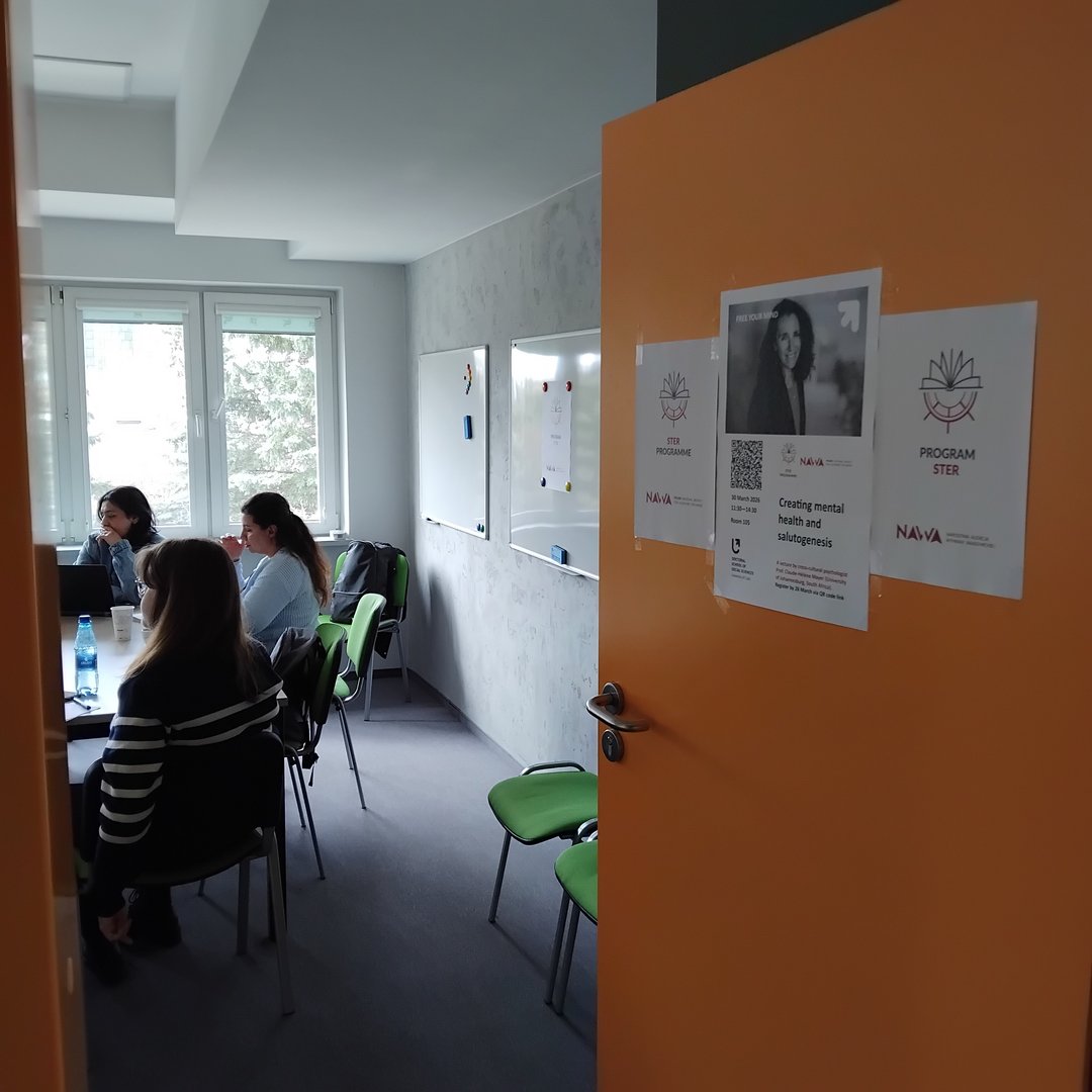 drzwi z logo Ster Nawa