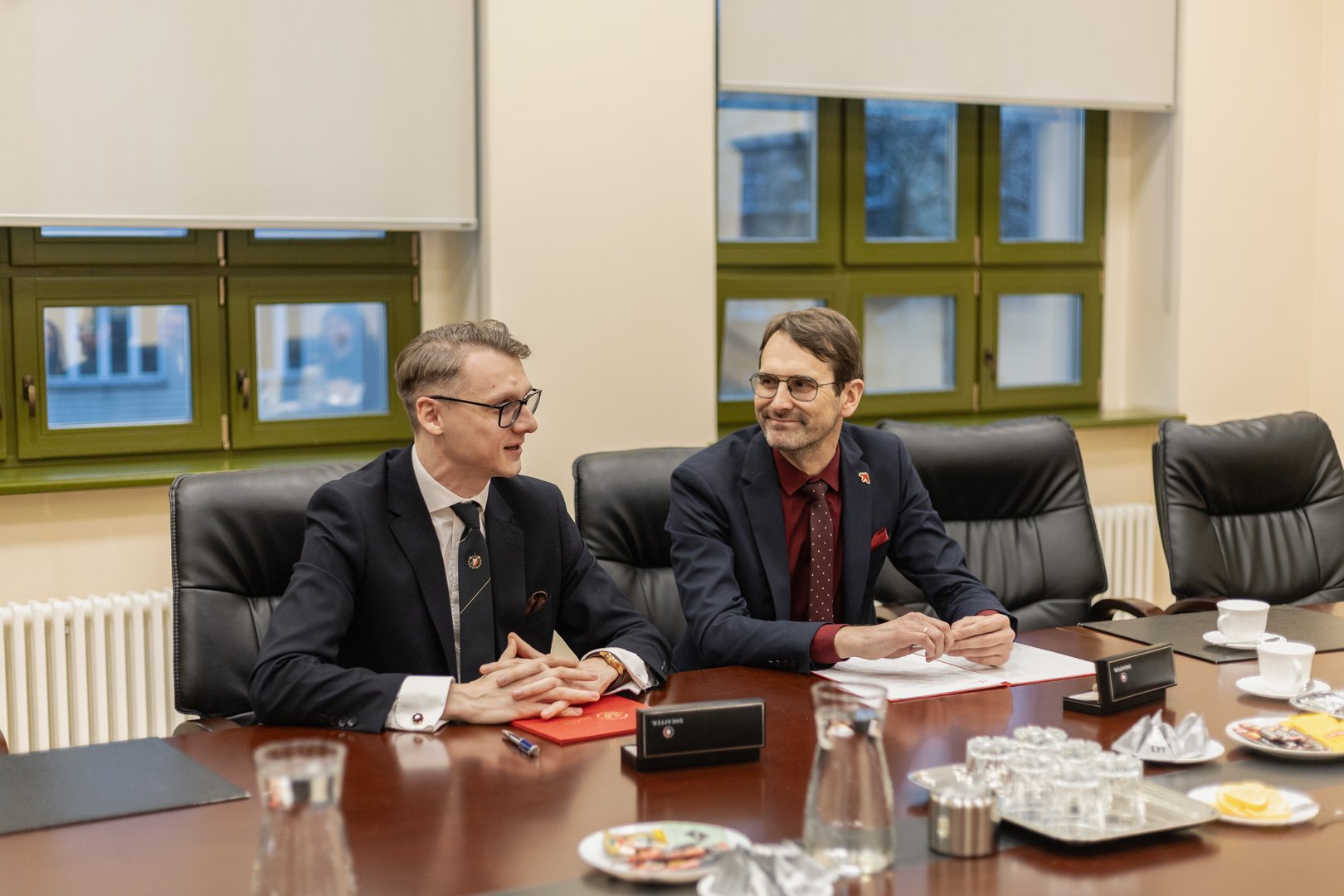 The President of Widzew Łódź and the Rector of the University of Lodz signing the agreement