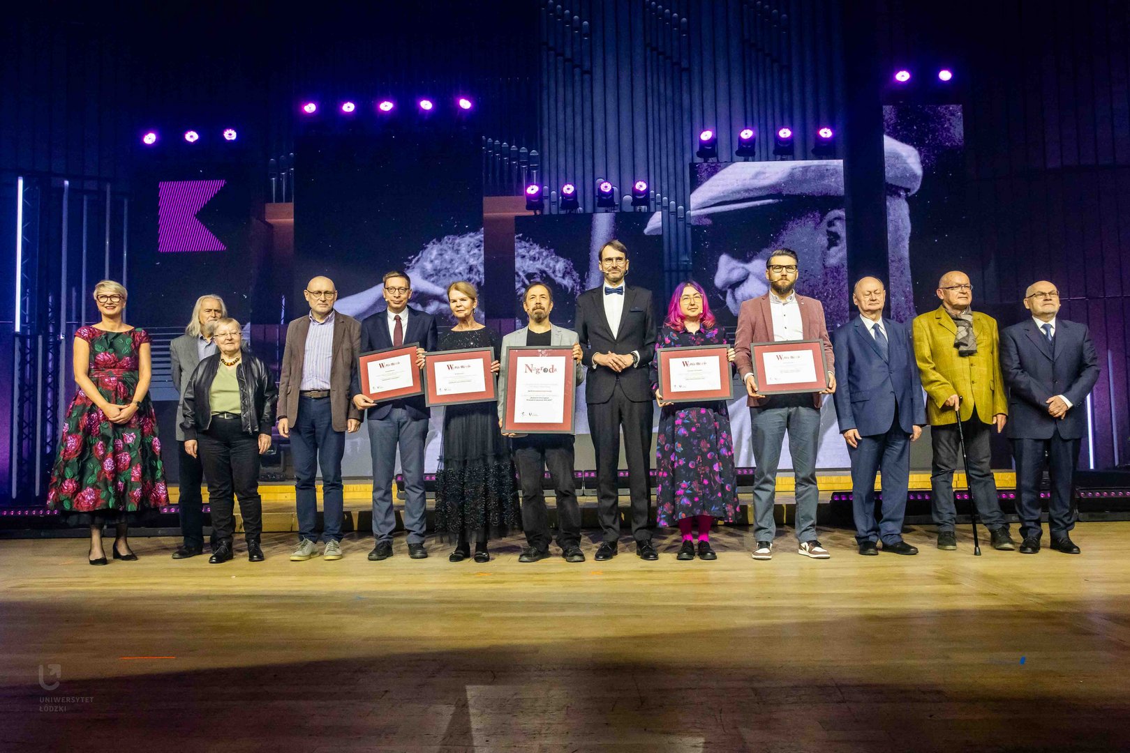 zdjęcie grupowe z gali