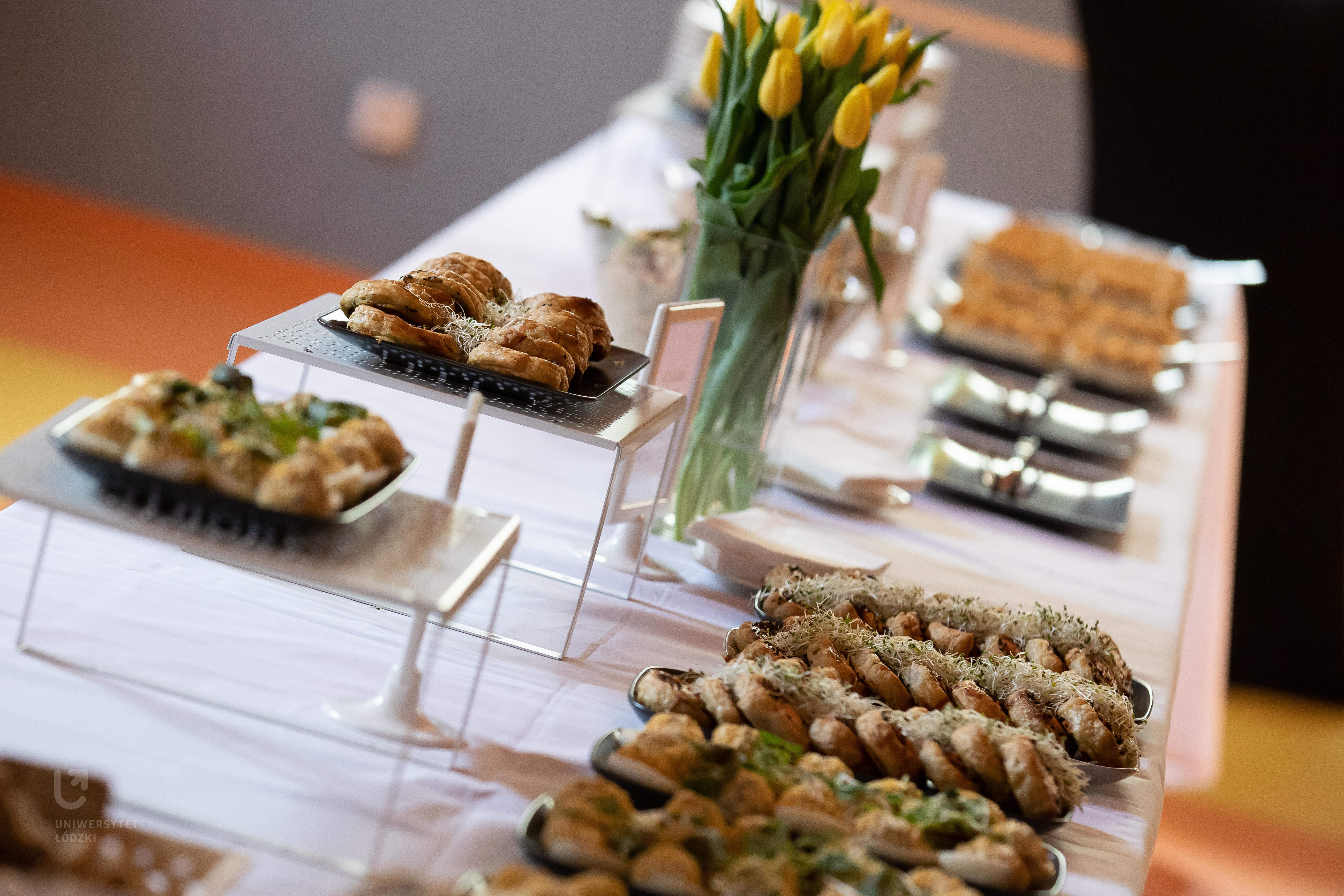 [Translate to English:] Stół z potrawami wielkanocnymi