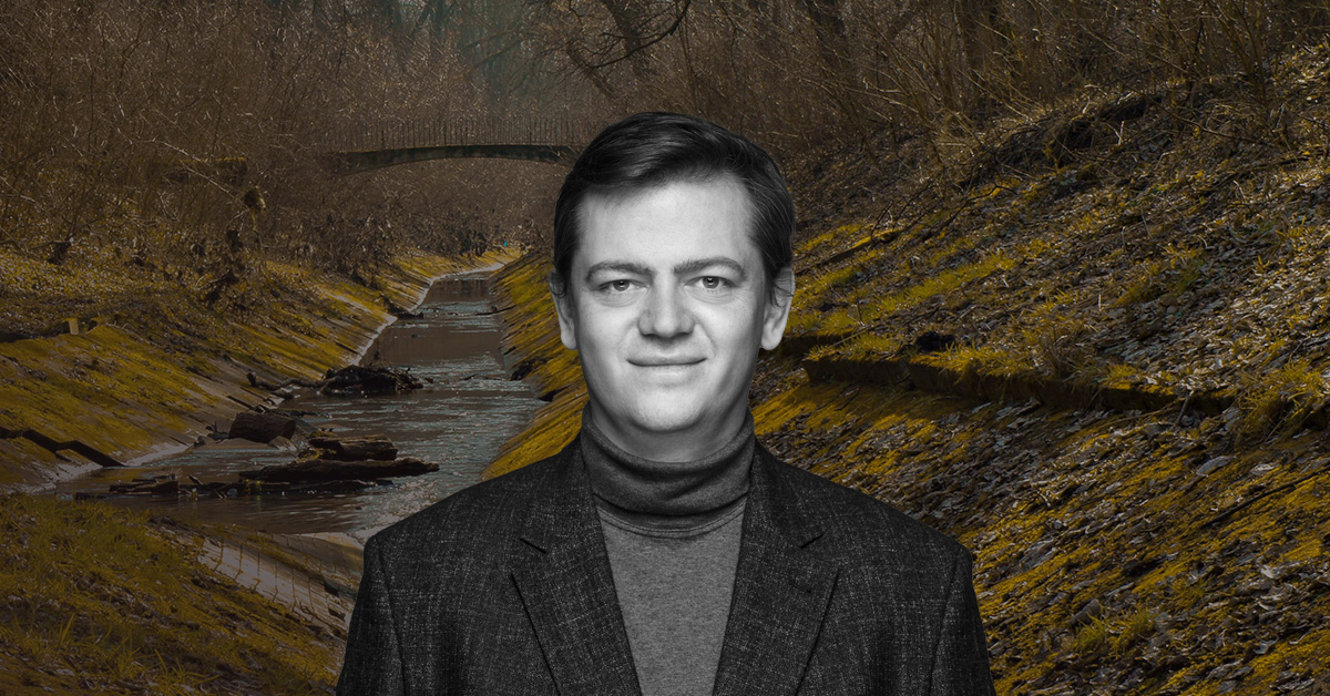 A portrait photo of Dr Marcin Szymański