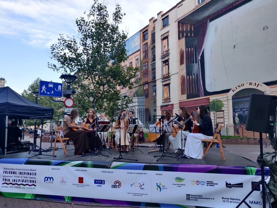 zespół podczas występu