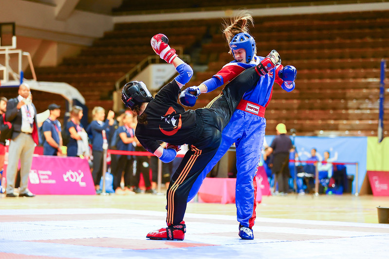 Kadr z zawodów w kickboxingu podczas EUG 2022.