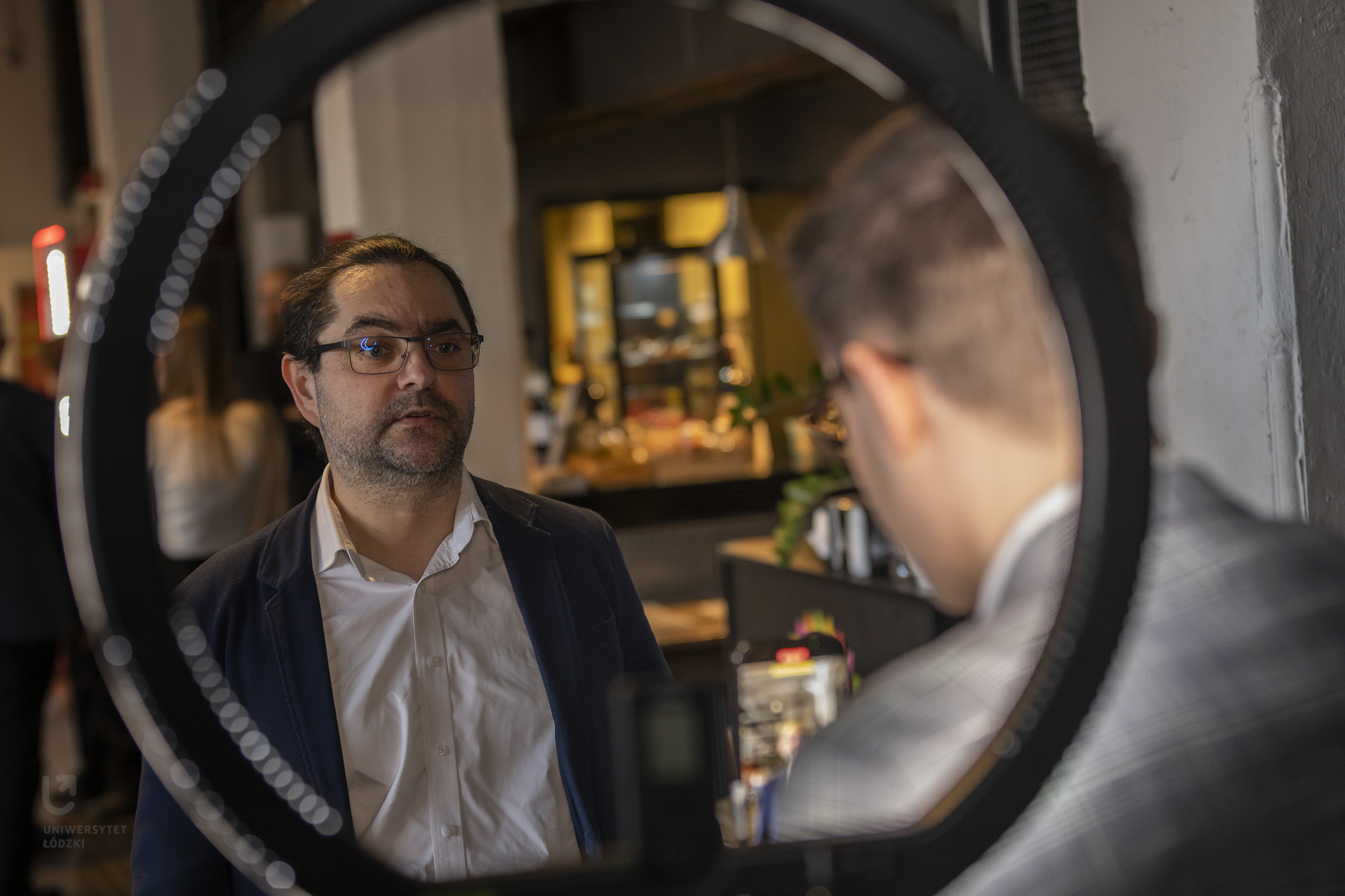 portret dra Damiana Kasprzyka podczas śniadania prasowego UŁ