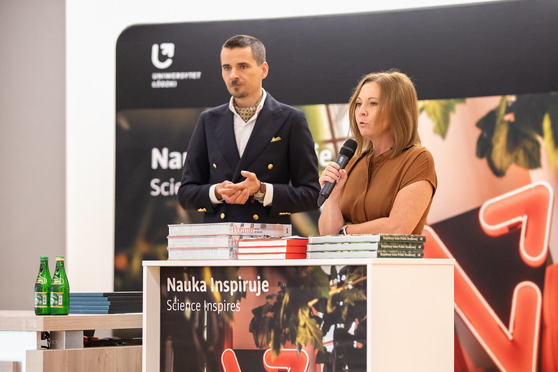 Prof. Krzysztof Pabis i dyrektor Katarzyna Liberska-Kindermann przemawiają 