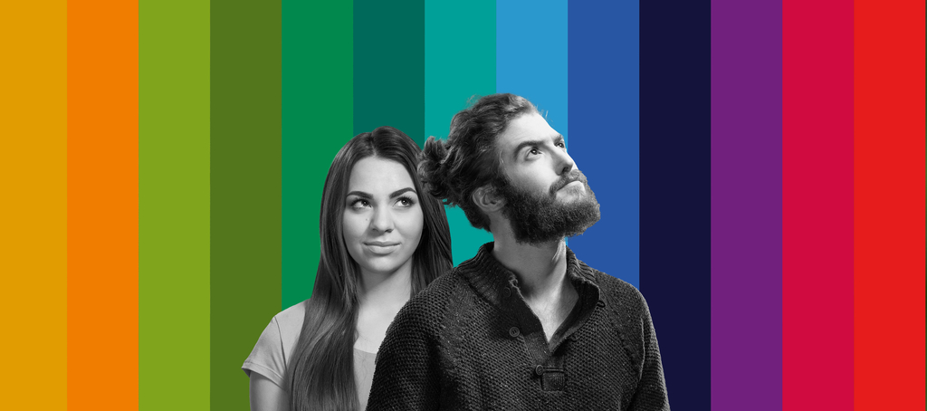 dziewczyna i chłopak na kolorowym tle 