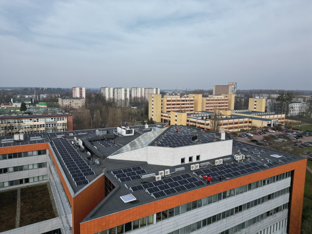 Budowa instalacji fotowoltaicznej na Wydziale Zarządznia UŁ