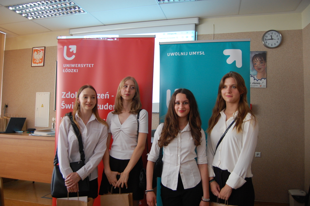 Uczestniczki seminarium podsumowującego VII edycję programu "Zdolny uczeń-świetny student" na Wydziale Chemii UŁ