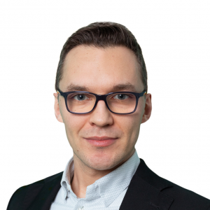 a portrait photo of Dr Dominik Skowroński