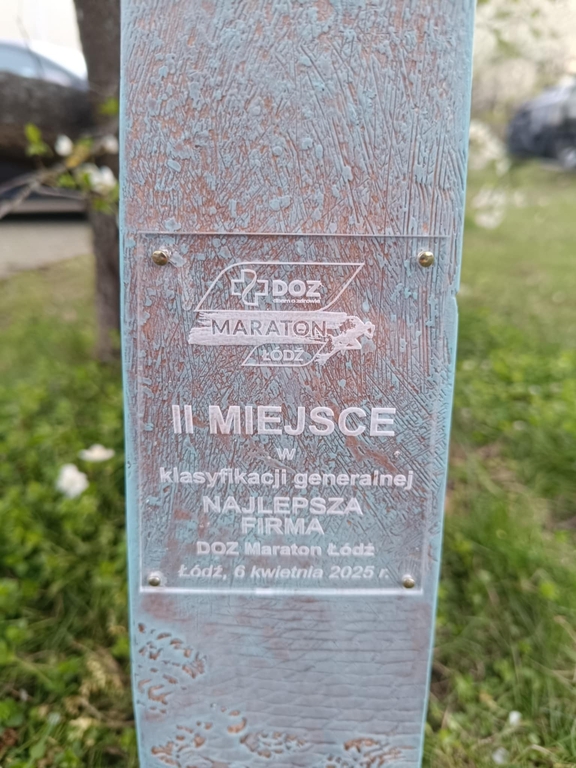 Statuetka II miejsce najlepsza firma DOZ Maraton