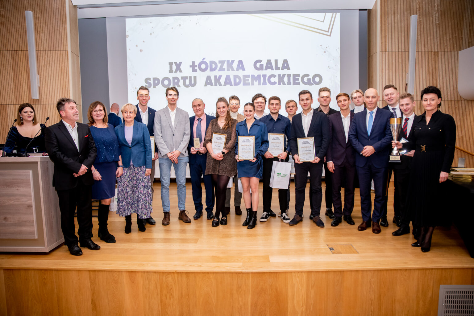 zdjęcie grupowe podczas gali