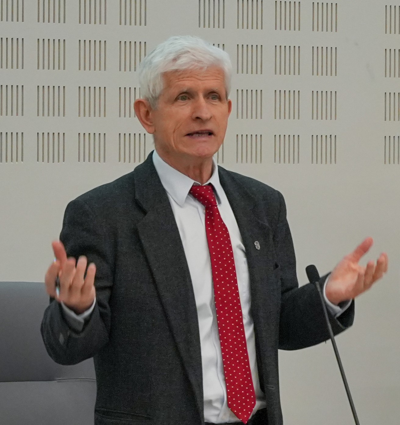 Prof. Roman Kuźniar