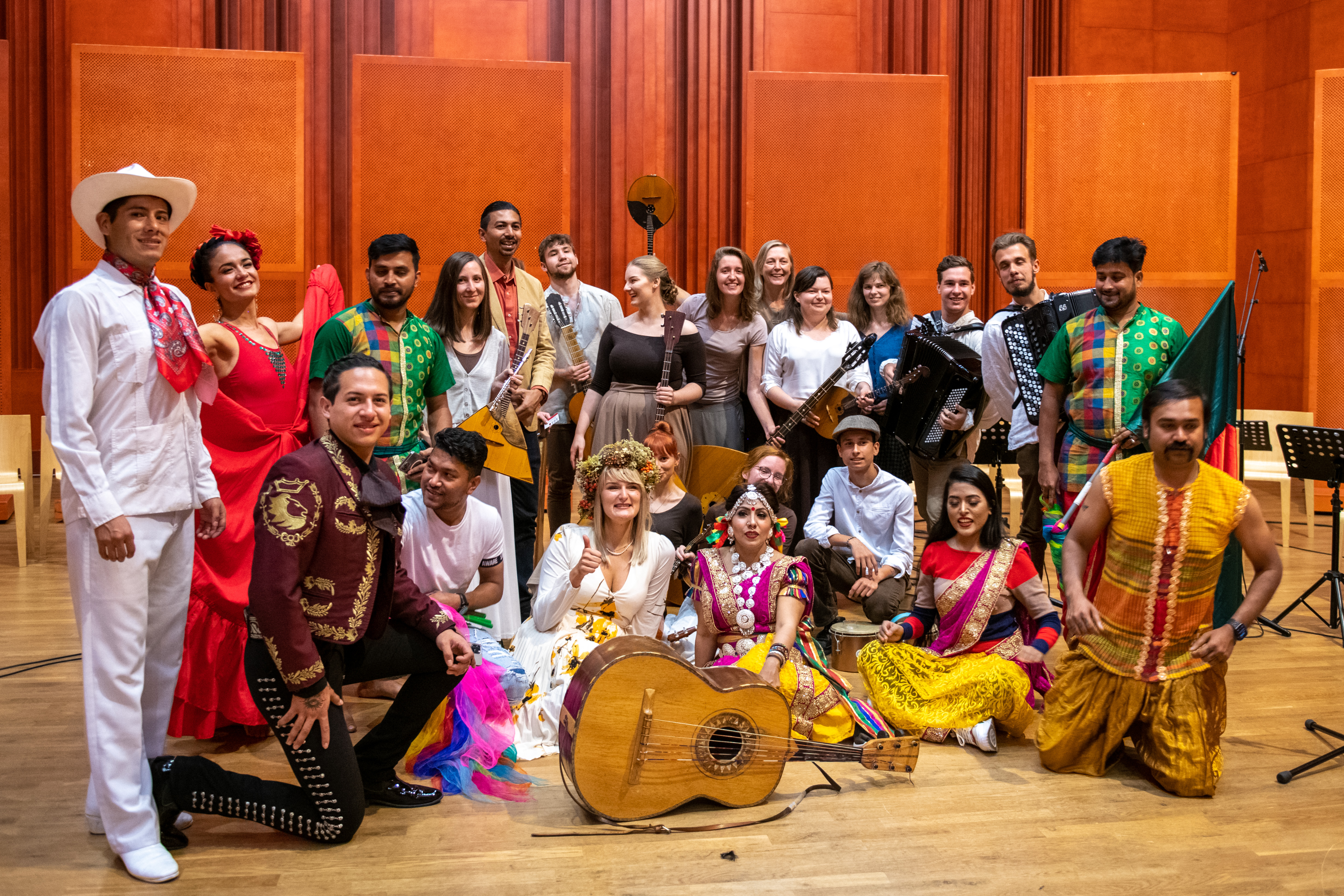 międzynarodowa grupa uczestników