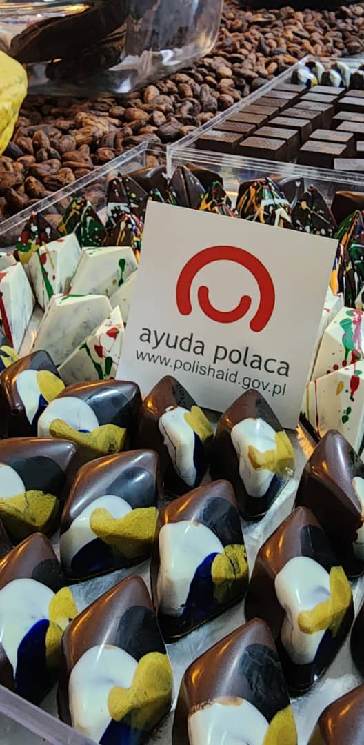 Logo programu Ajuda Polaca wśród czekoladek