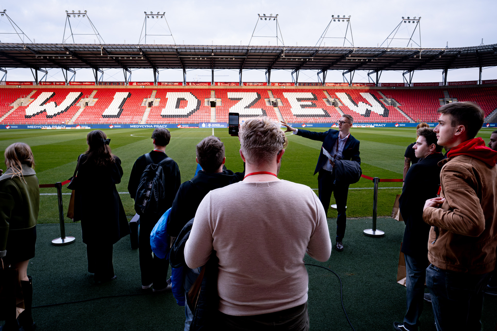Studenci dziennikarstwa UŁ na stadionie Widzewa Łódź