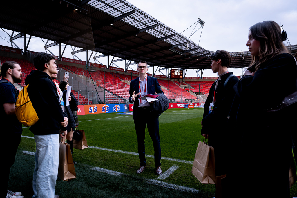 Studenci dziennikarstwa UŁ na stadionie Widzewa Łódź
