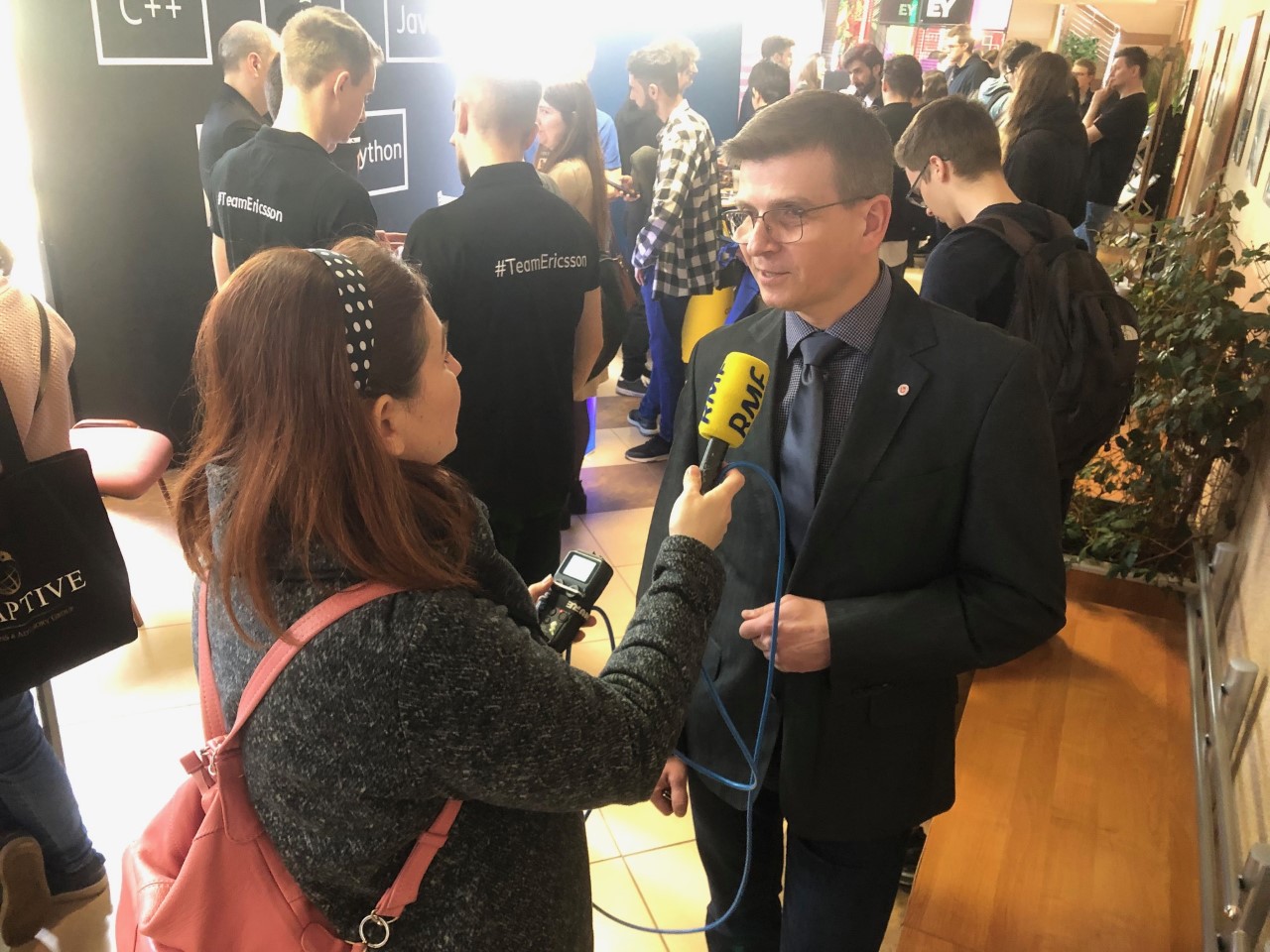 RMF journalist is interviewing Prof. Marek Majewski