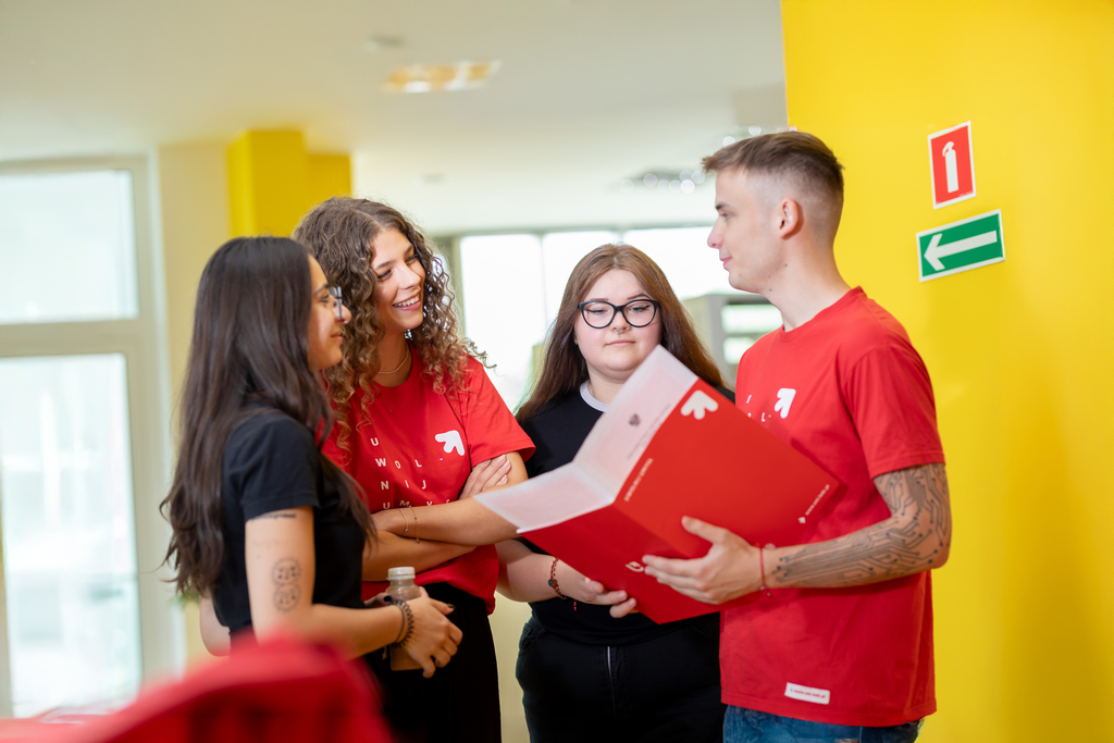 4 students in the corridor