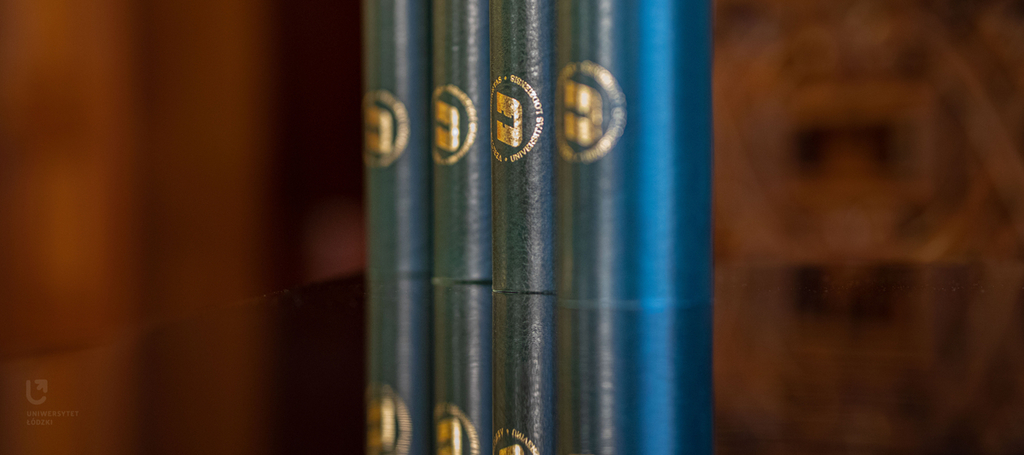 dyplomy doktorskie UŁ w zielonych tubach