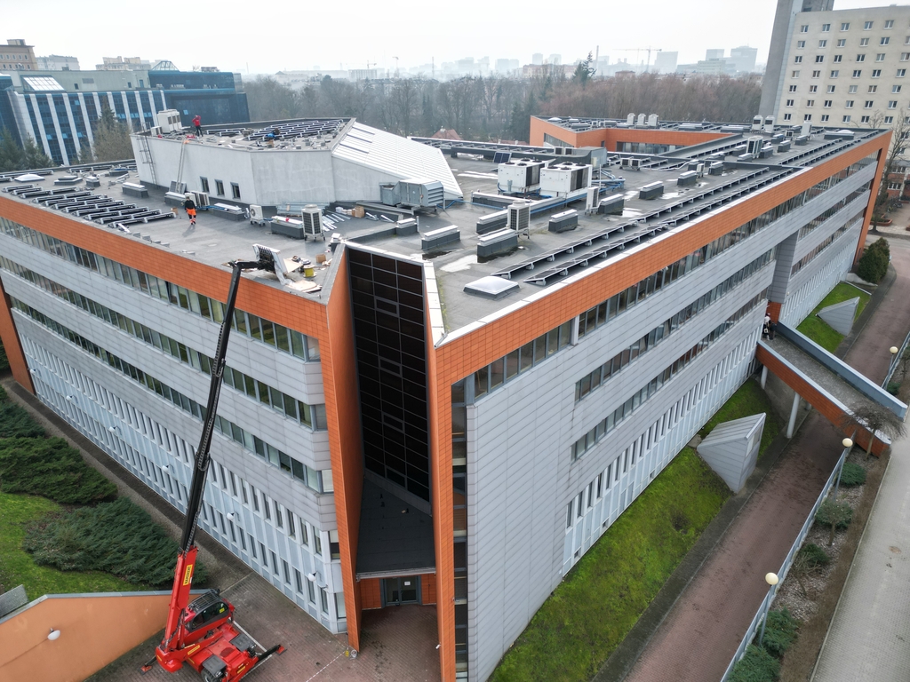 Budowa instalacji fotowoltaicznej na Wydziale Zarządznia UŁ