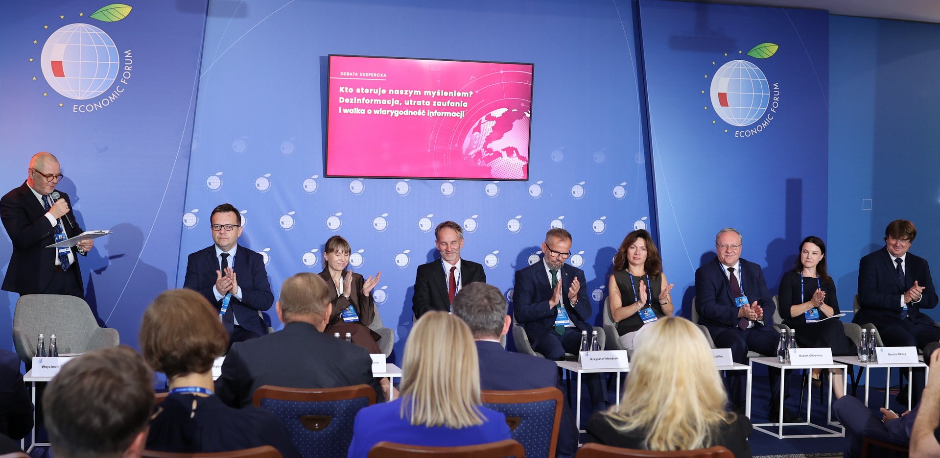 Participants in the debate on disinformation 