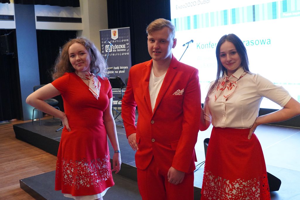 UL students in their outfits at EXPO 2020