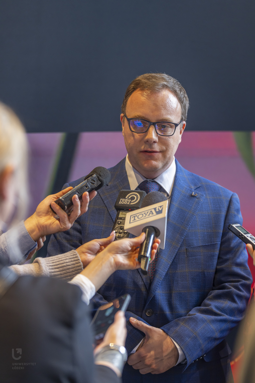 Dr hab. Przemysław Płociński, prof. UŁ (WBiOŚ) podczas briefingu prasowego